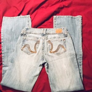 Juniors size 9 hydronic stretchy jeans